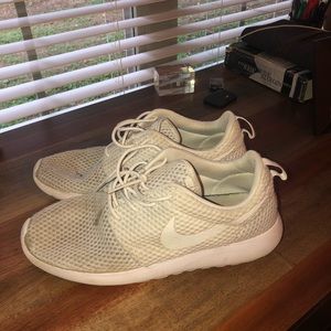 Nike roshe shoes